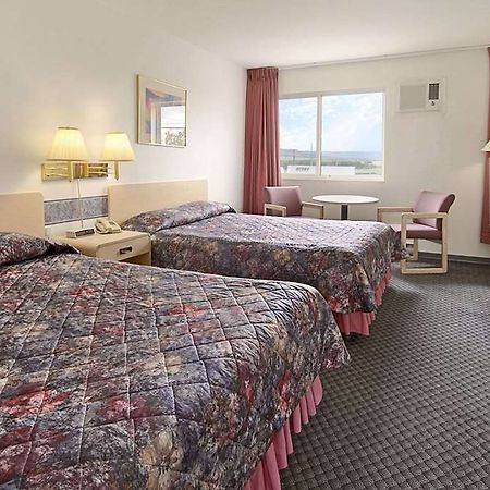 Hotel Ramada Limited Dawson Creek Pokoj fotografie